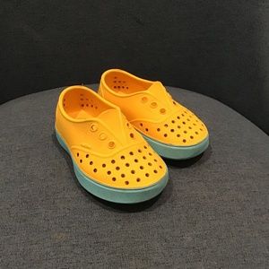 Toddler Yellow and Blue Native Size C7 Shoes